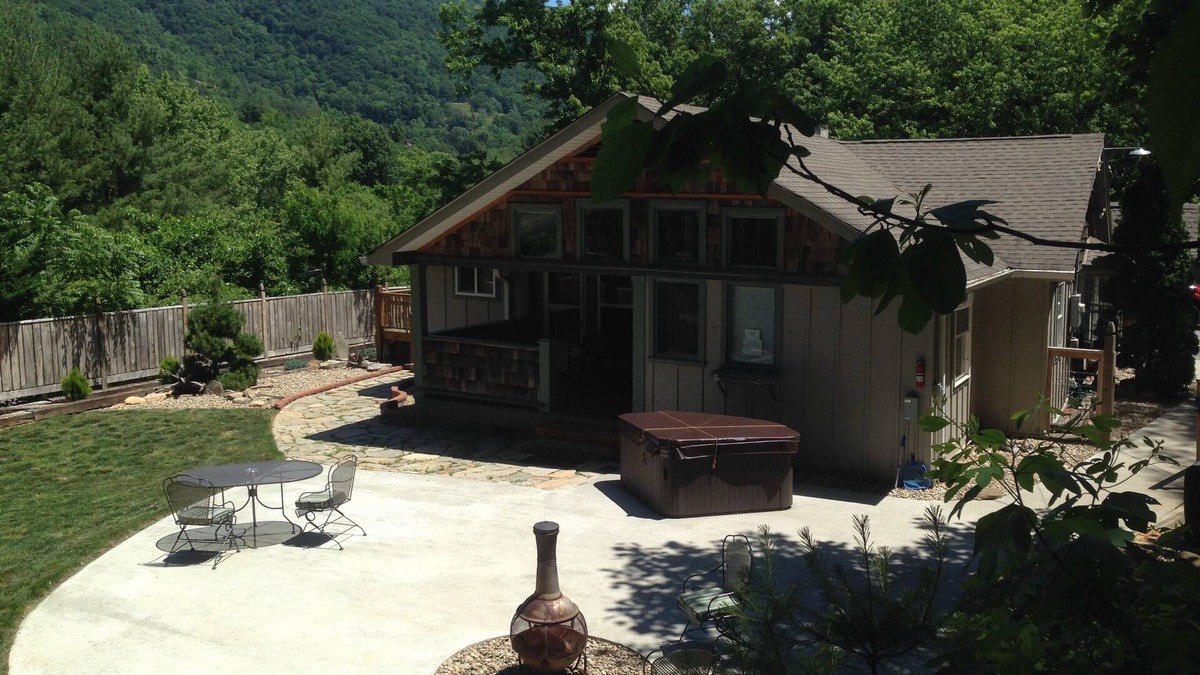 Asheville House | Romantic Escape-Private with Hot tub & Fireplace and Fenced Yard. Sleeps 2