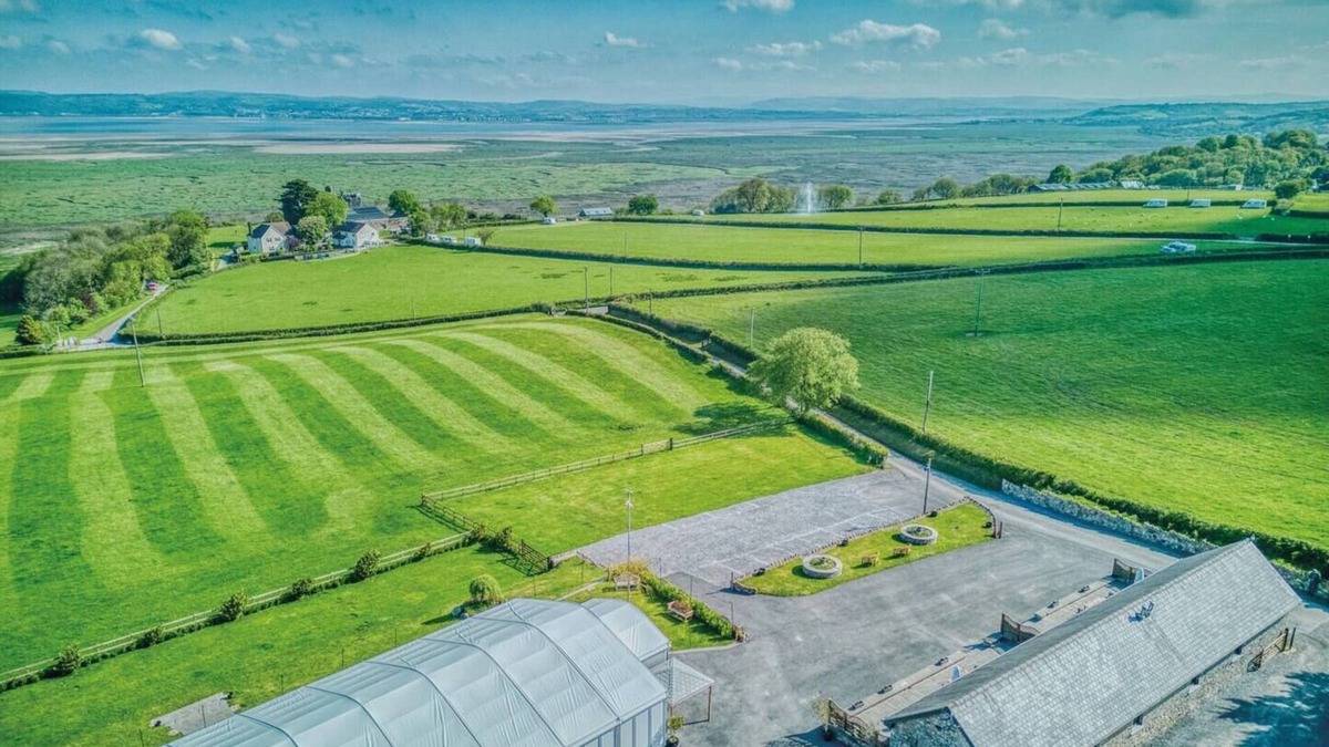 Crynant Cottage | Romantic farm Country Retreat cottage on the Gower Coastline. Pet friendly