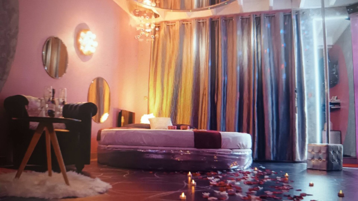 Saint-Brevin-les-Pins House | Romantic gîte with spa for a romantic night in