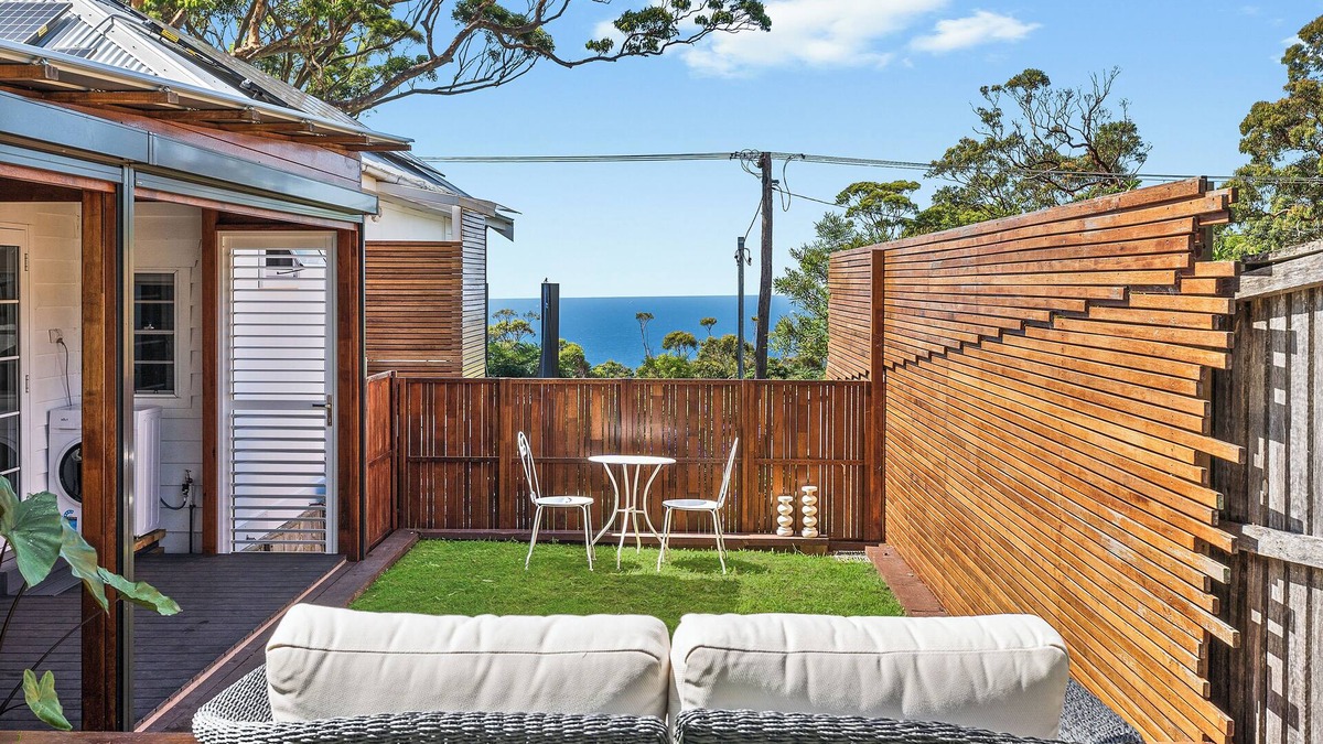 Stanwell Tops Apartment | Romantic Garden View 1 bed Apartment with Ocean Views @ Stanwell Tops