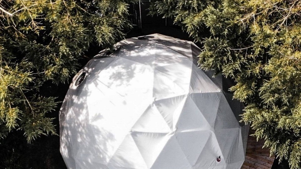West Horsley Cottage | Romantic Geo Dome Home With log Fired hot tub