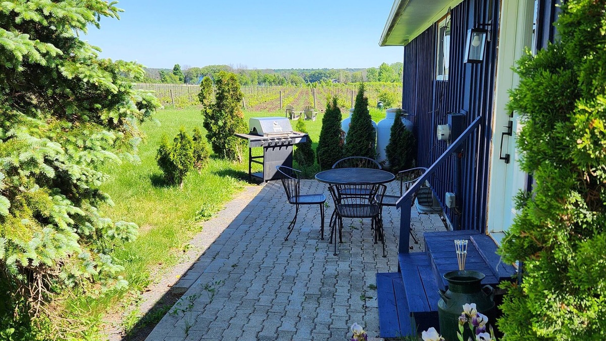 Adolphustown House | Romantic get away Winery Guest Sweet at Bergeron Est. Winery's free wine tasting