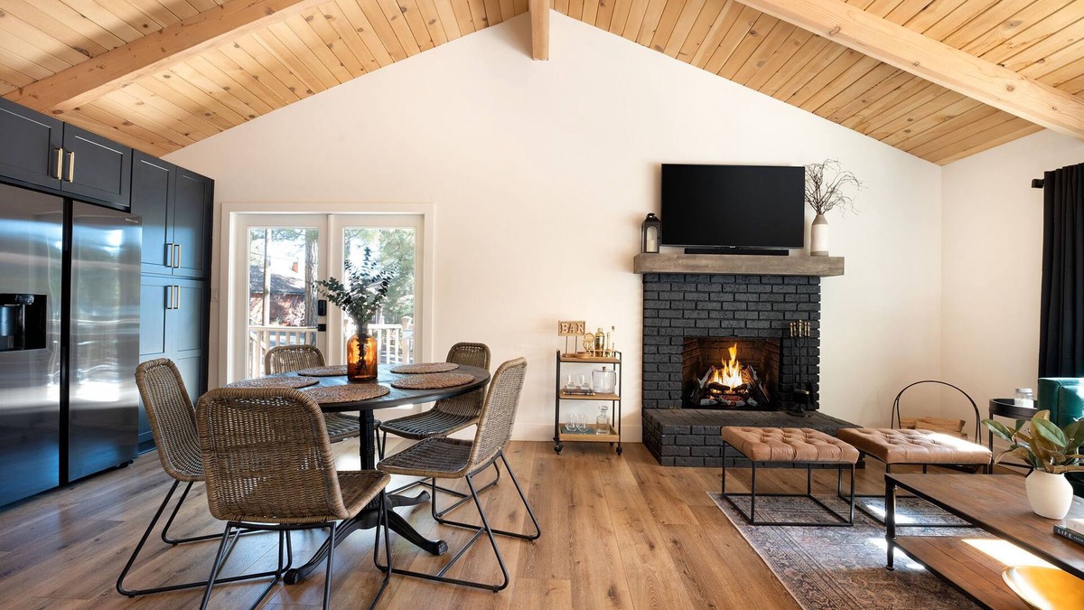 Running Springs Cabin | Romantic Getaway Cabin w/private hot tub, deck and fireplace