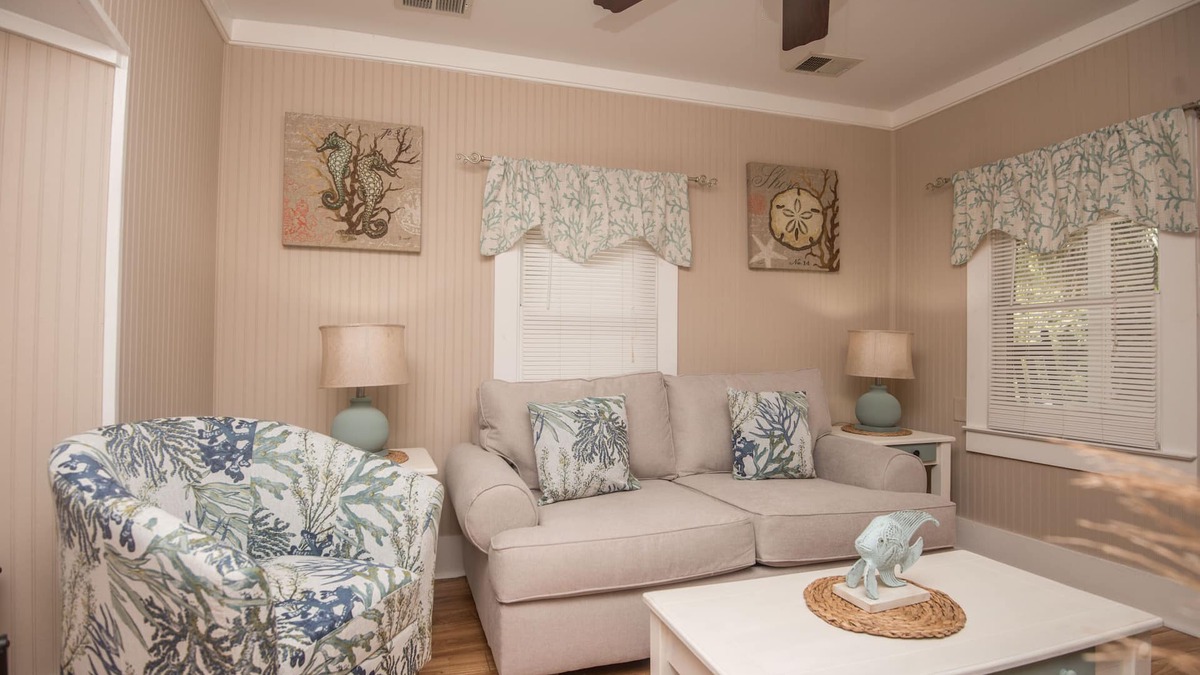 Historic District Cottage | Romantic Getaway for 2