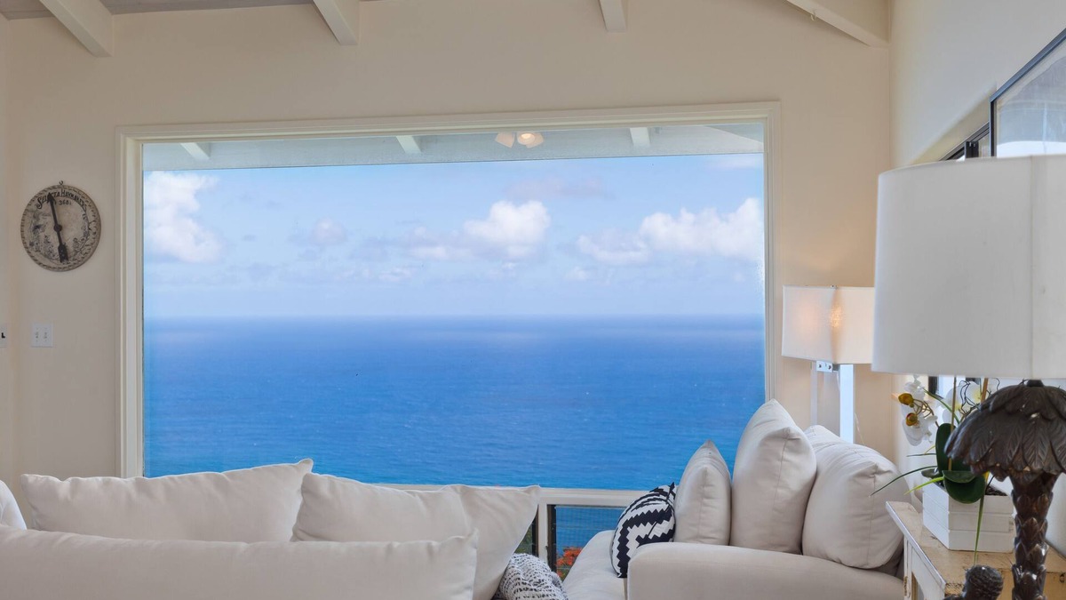 Kukuihaele Cottage | Romantic getaway for 2 at the Cliffhouse at the rim of Waipio Valley