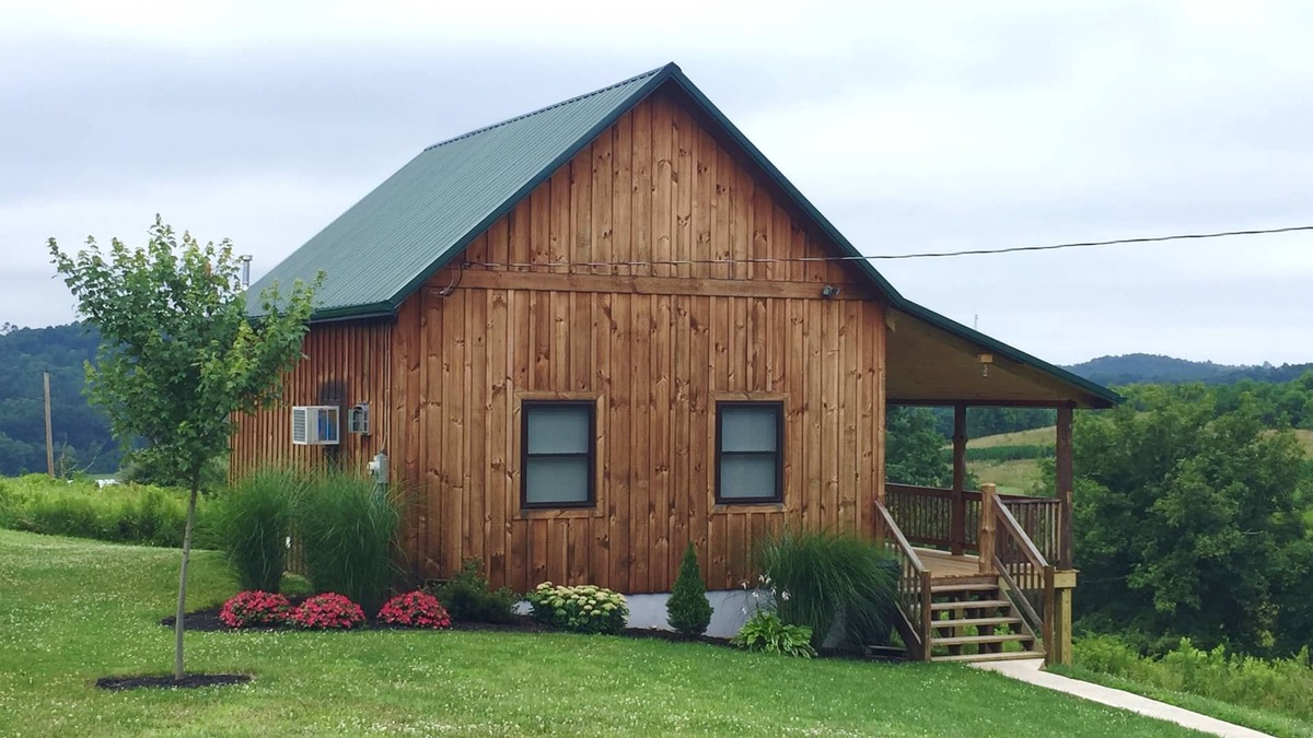 Sharpsburg Cabin | Romantic getaway in Southeastern Ohio. Family and pet friendly.