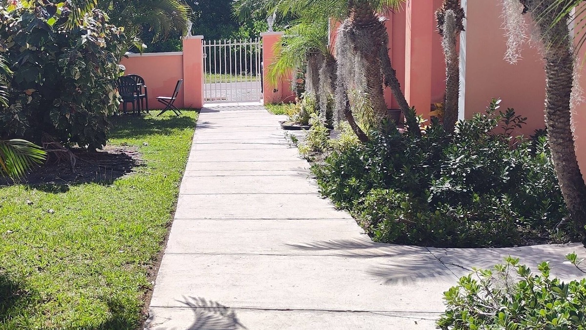 Coral Harbour House | Romantic Getaways or Family fun. Enjoy Island Vibes at 2BR Townhome Near Beach!