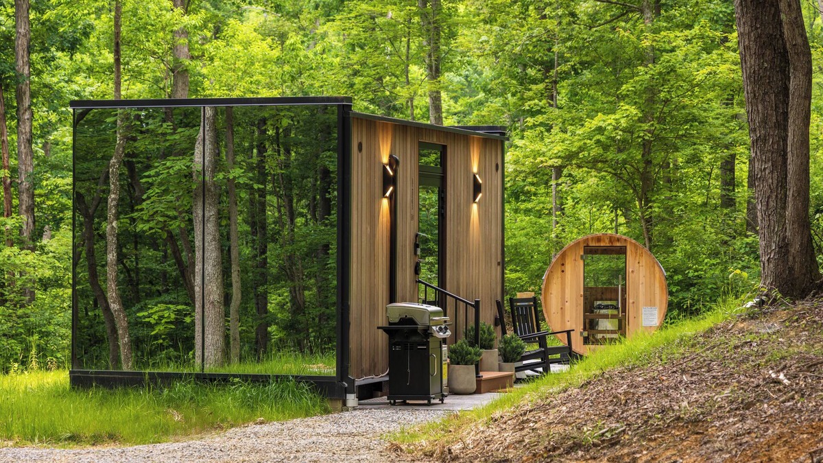 New Plymouth Cabin | Romantic Hocking Hills Mirror Cabin ~ Stunning Nature Views ~ Hot Tub ~ Sauna