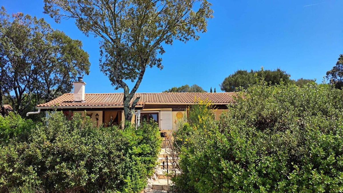 Mejannes-le-Clap House | Romantic holiday house in the south of France in a green park with swimming pool
