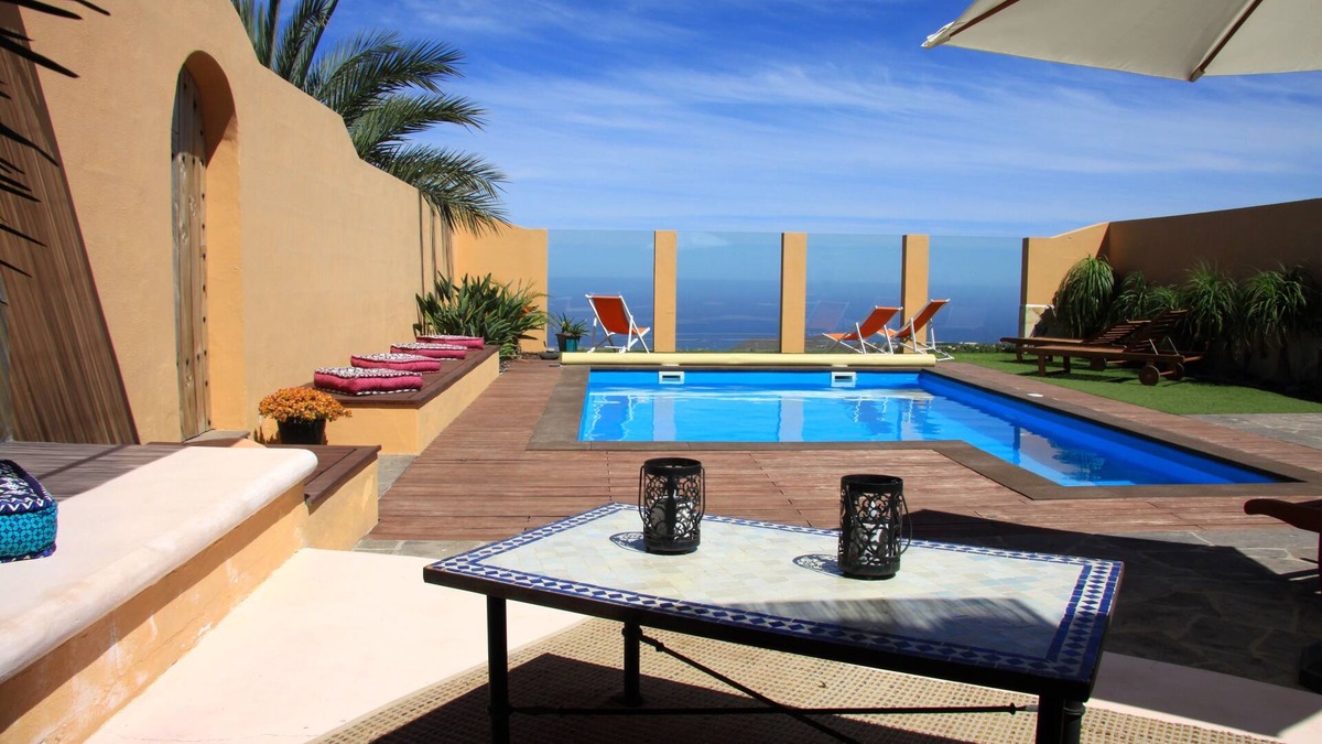 Arico House | Romantic holiday home on an idyllic and quiet finca, brine pool