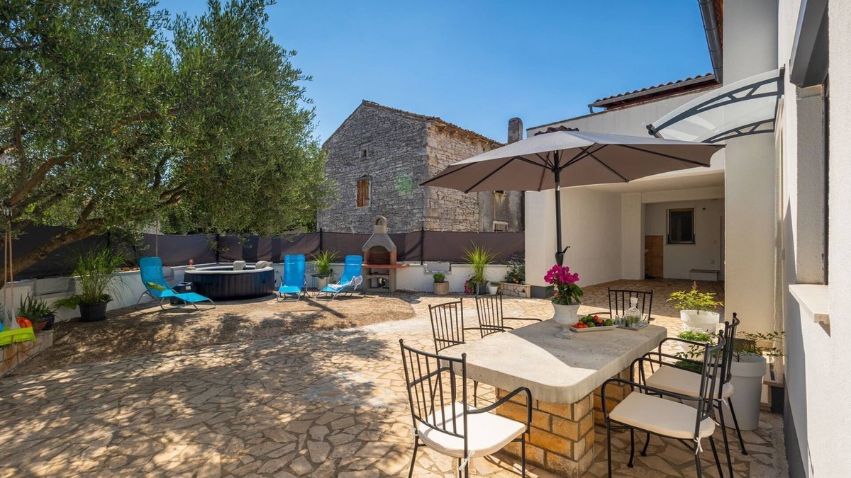 Mali Vareski House | Romantic holiday home with jacuzzi, BBQ, WiFi
