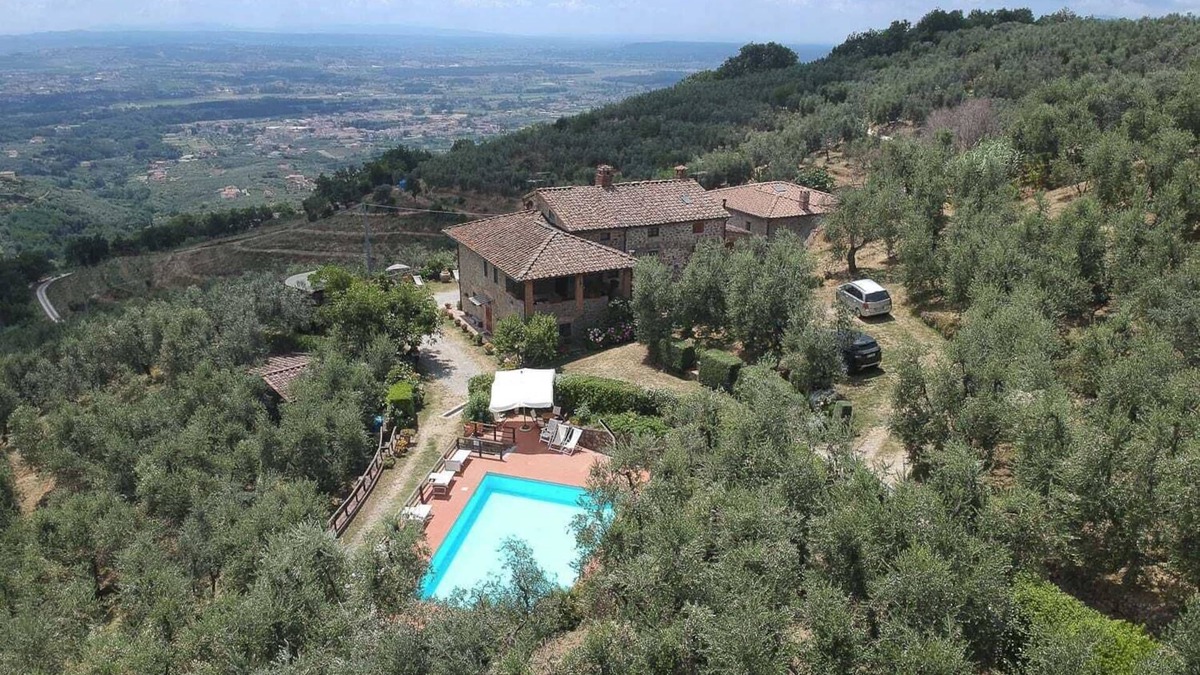 Giugnano Villa | Romantic Holiday Villa, pool Opens from April to October, for 18 people