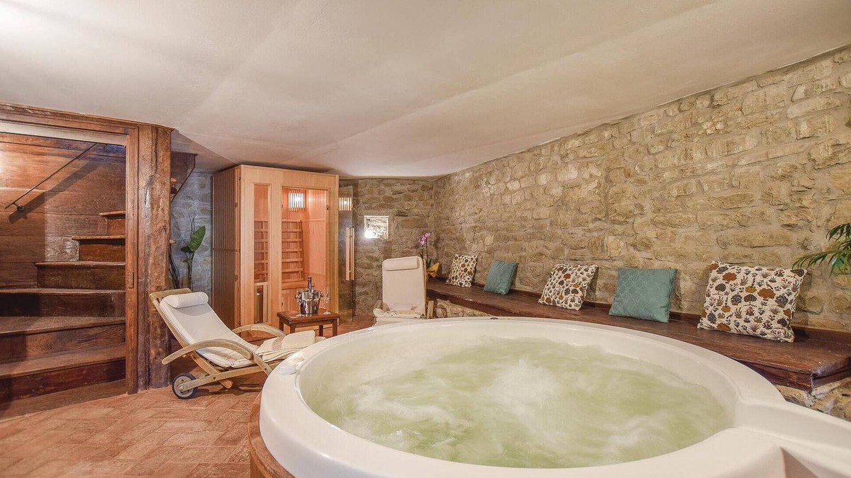 Comano House | Romantic home in Comano (MS) with sauna