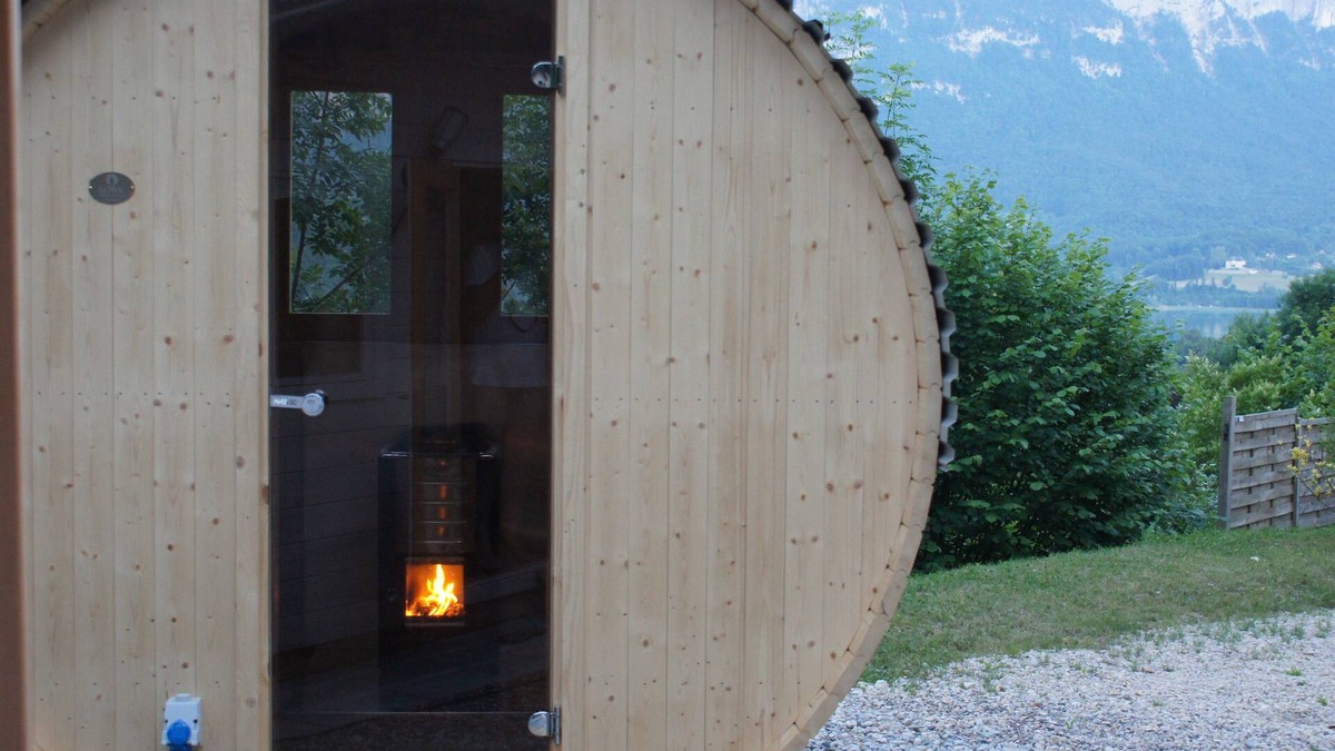 Novalaise House | romantic house with its spa+sauna+swimming pool+view on the lake