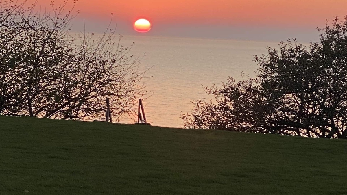 Ashfield-Colborne-Wawanosh Cottage | Romantic Huron Waterfront Cottage/pet friendly/Private Beach/OutShower/