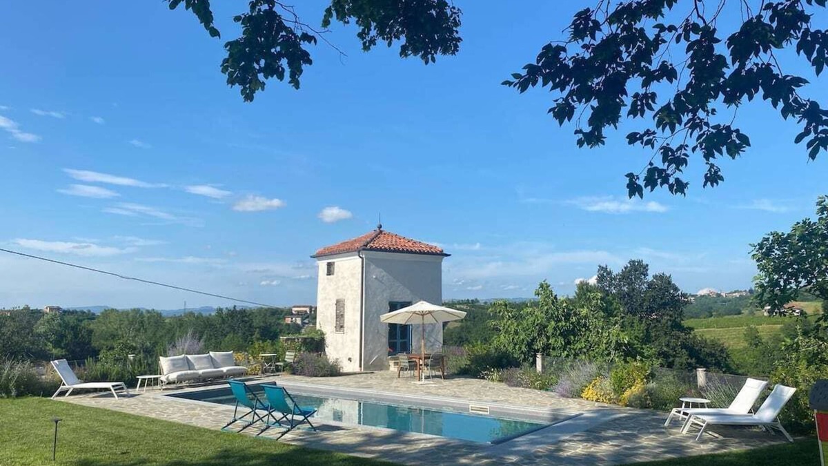 Mondovi Villa | Romantic Italian Villa in the Langhe w/swimming pool