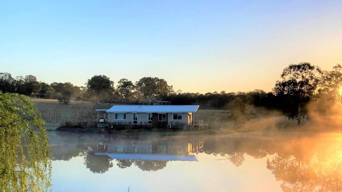 Lovedale House | Romantic lakehouse set in a private vineyard in the Hunter Valley
