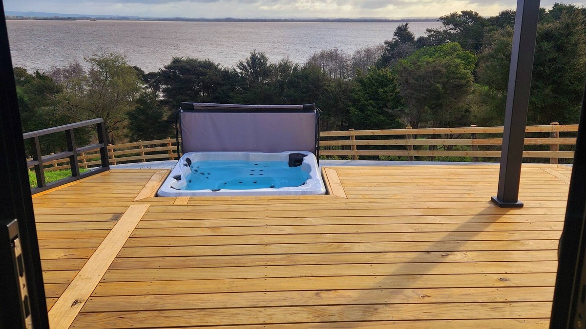 Waerenga Cabin | Romantic lakeside Cabin. 1 Hour ex Auckland CBD