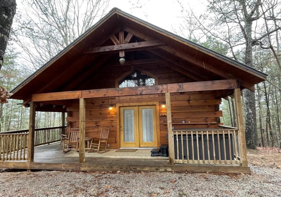 Tellico Plains House | Romantic Laurel Wood Home with Private Hot Tub