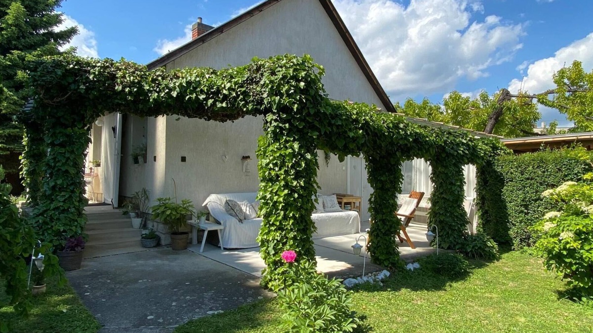 Balatonfured Cottage | Romantic Little Cottage 10 minutes to Lake Balaton