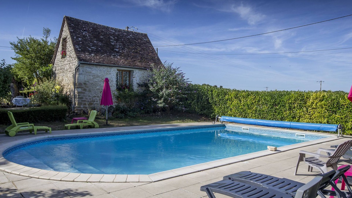 Perrusson Cottage | Romantic Loire Valley cottage for 2 with superb heated pool & carp fishing lak