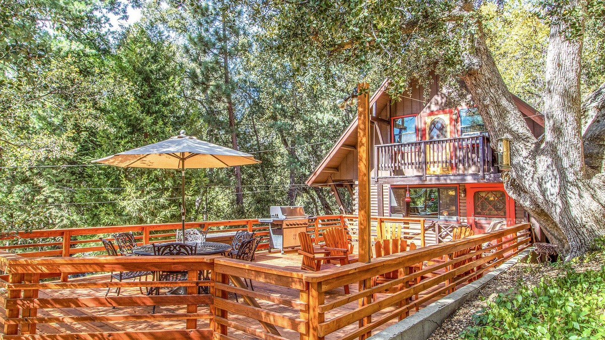 Idyllwild Cabin | ROMANTIC LOG CABIN ~ Quiet, Clean, Cozy ~Walk to Trails, 3 Min to Town!