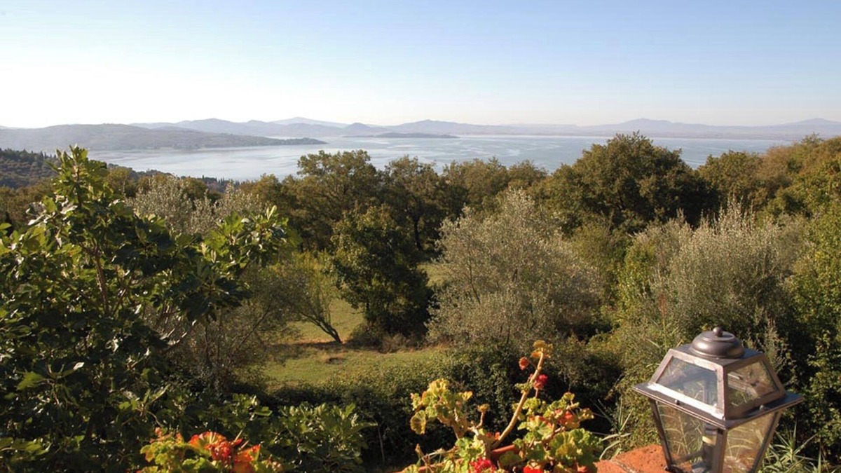 Passignano sul Trasimeno Apartment | Romantic located vacation flat above the Trasimeno Lake