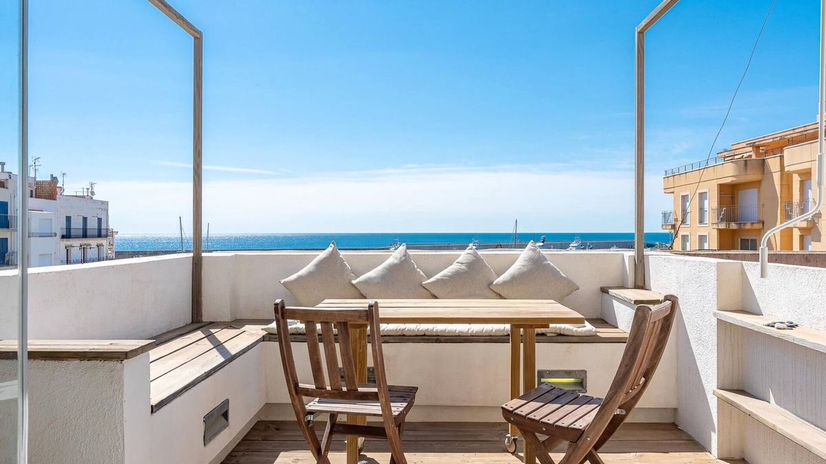 Costa Dorada Apartment | Romantic loft ideal couples with sea views