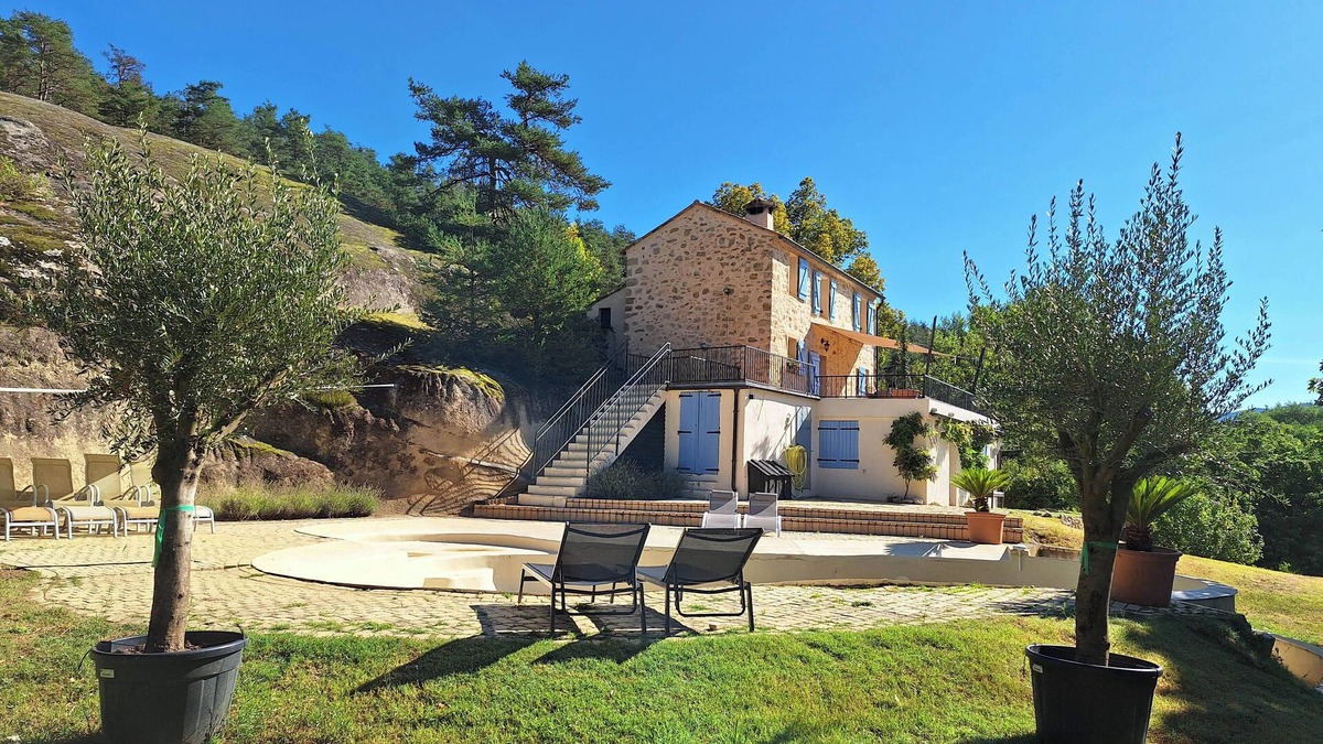 Saint-Pierre House | Romantic-Louveteaux-en-Provence *