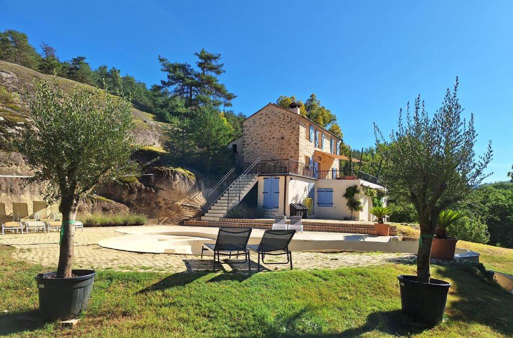 Saint-Pierre House | Romantic-Louveteaux-en-Provence*