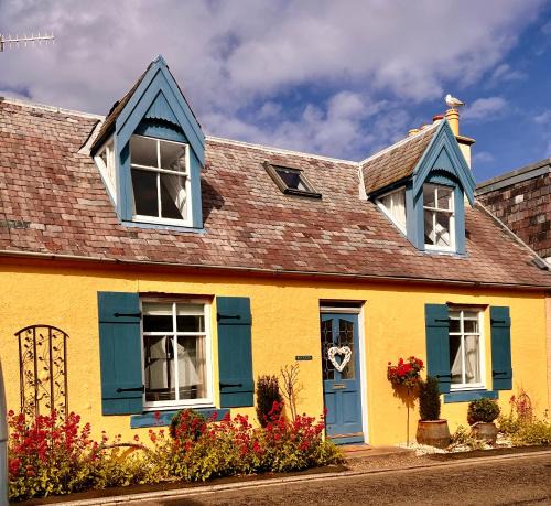 St Abbs House | Romantic luxury Cottage right next to the ocean