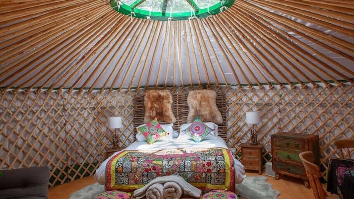 Hythe Cabin | Romantic luxury heated yurt. Private, peaceful wooded location with hot tub