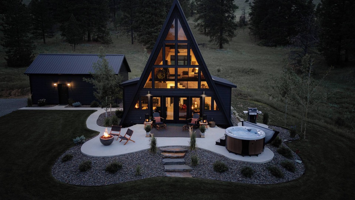 Jefferson County Cabin | Romantic Montana A-Frame | Hot Tub & Views