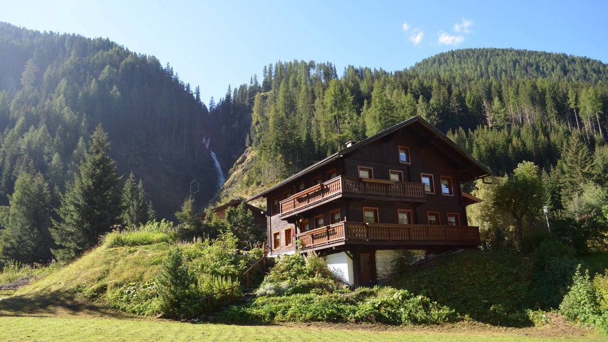 Sankt Jakob in Defereggen Ski Chalet | Romantic mountain chalet in idyllic location behind the waterfall at St Jakob