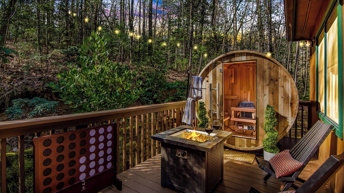 Cashes Valley Cabin | Romantic Mountain Retreat I Hot Tub I Sauna I Fire pit I Art Studio