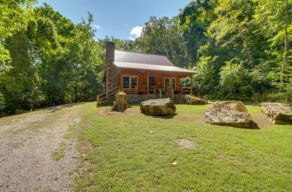 Mountain View House | Romantic Mountain View Cabin Rental Near Downtown!