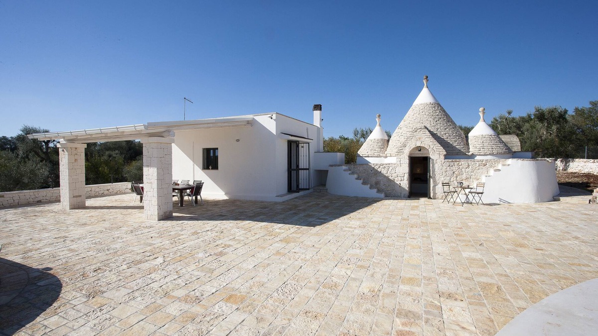 Ceglie Messapica Villa | ROMANTIC OR FAMILY RENTAL