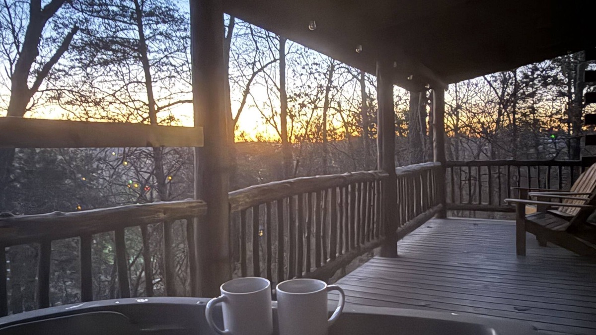 Branson Cabin | Romantic Ozark Cabin w/Hot Tub & Forest Views