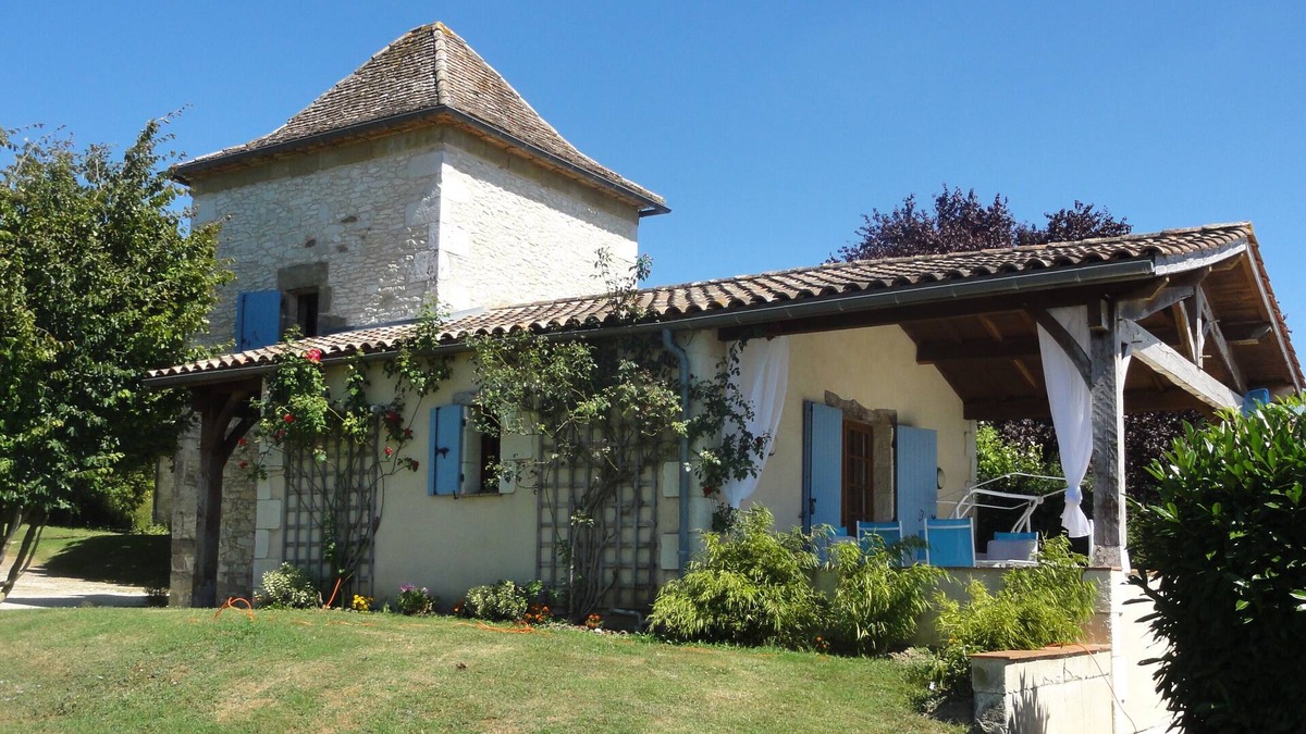 Douzains Cottage | Romantic Pigeonnier with private and secluded pool - just for two!