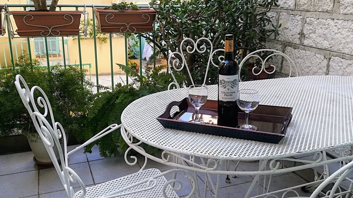 Gambetta Apartment | Romantic, quiet 2 room flat, private terrace, free Wi-Fi, near beaches and tram
