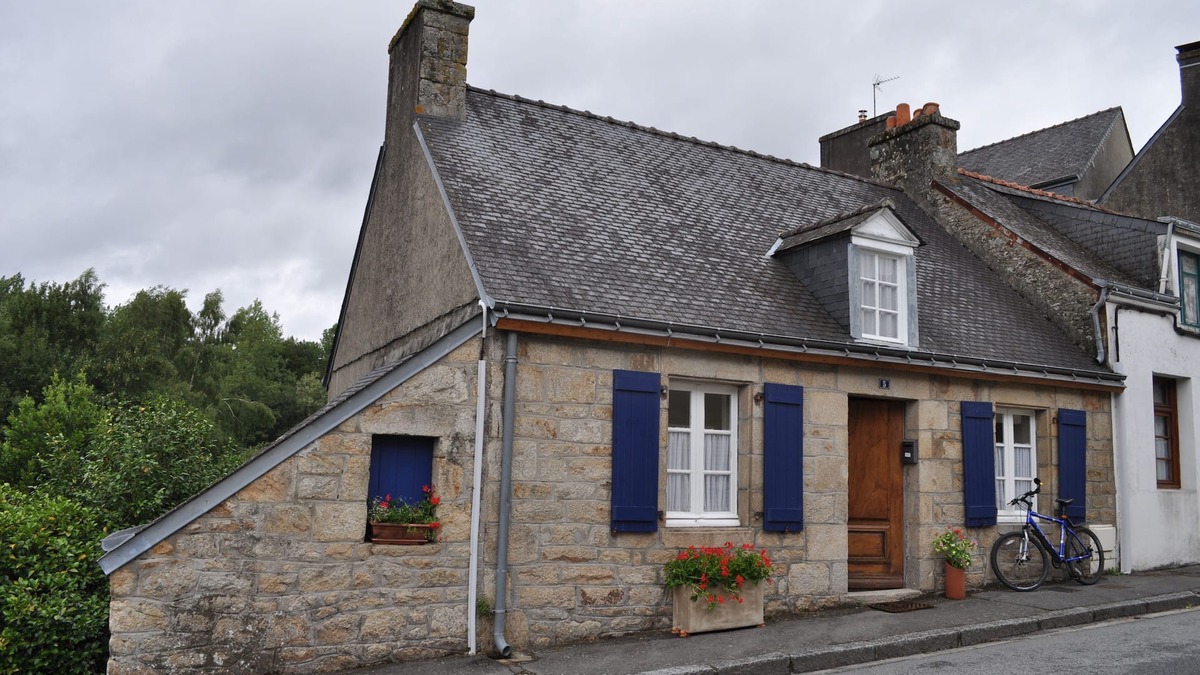 Guemene-sur-Scorff Cottage | Romantic, renovated Cottage In Medieval Village For 6 - Private Walled Garden