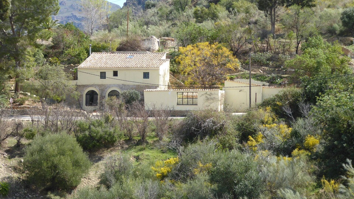 El Cortijo Grande Villa | Romantic restored mill house with pool in private gardens. Free Wi-Fi. Parking.