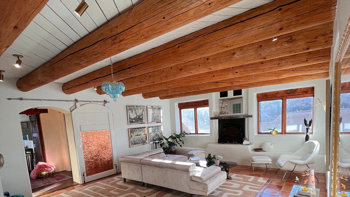 Taos House | Romantic Retreat in Historic Ranchos De Taos