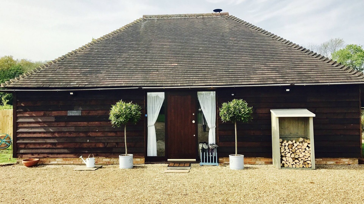 Abbess Roding House | Romantic retreat in the hop fields of Kent, with great sightseeing