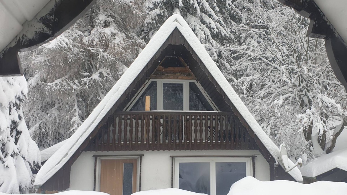 Muhlleithen House | Romantic retreat: peace and quiet + time out in nature - with garage, pavilion