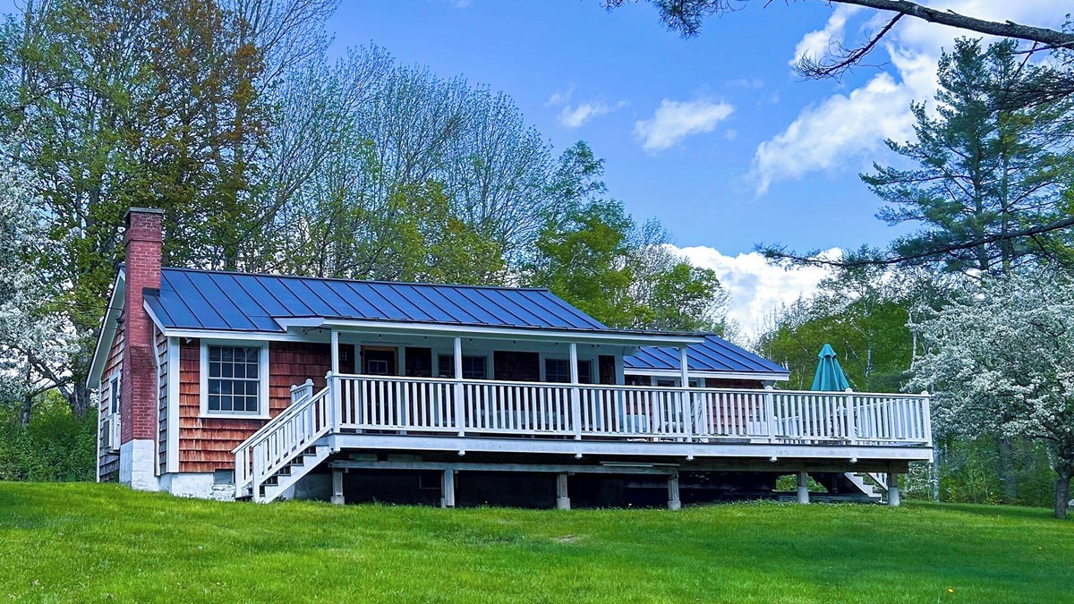 South Royalton Cabin | Romantic Retreat secluded in Vermont with WiFi and AC included