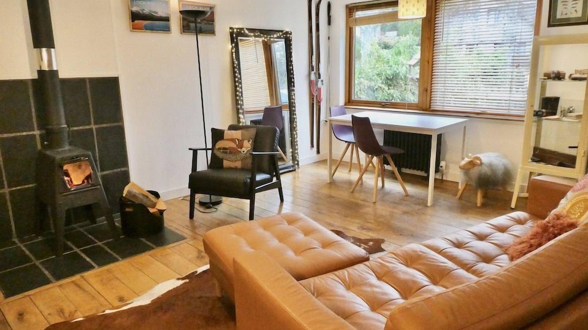 Newtonmore Cabin | Romantic Rolltop bath & cosy woodburning-stove - Baltinna West Lodge, Newtonmore.