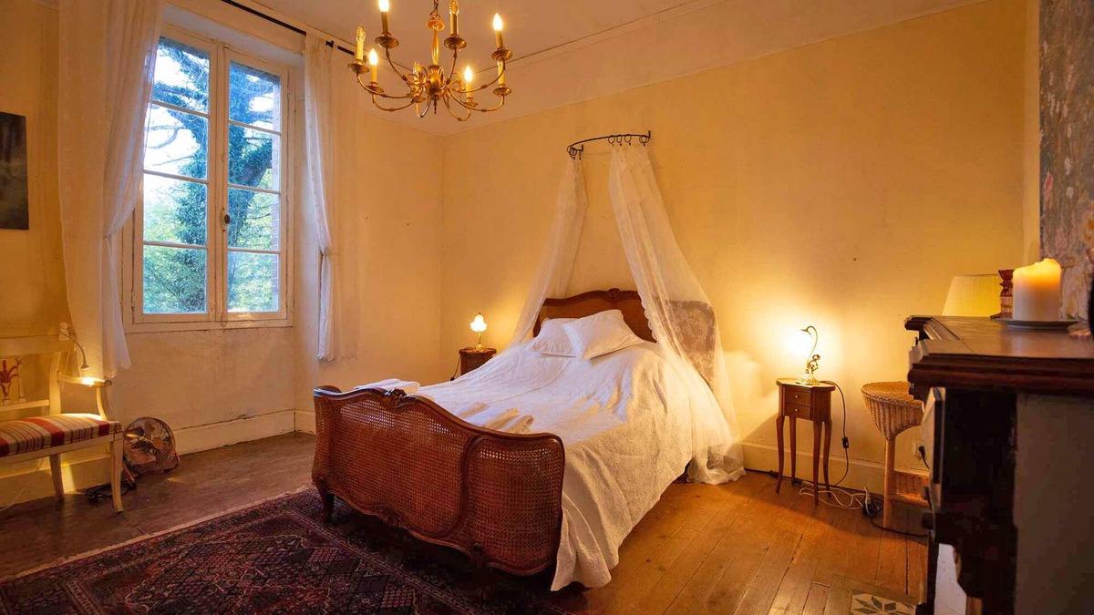 Barbachen House | Romantic room at Château Lestéous