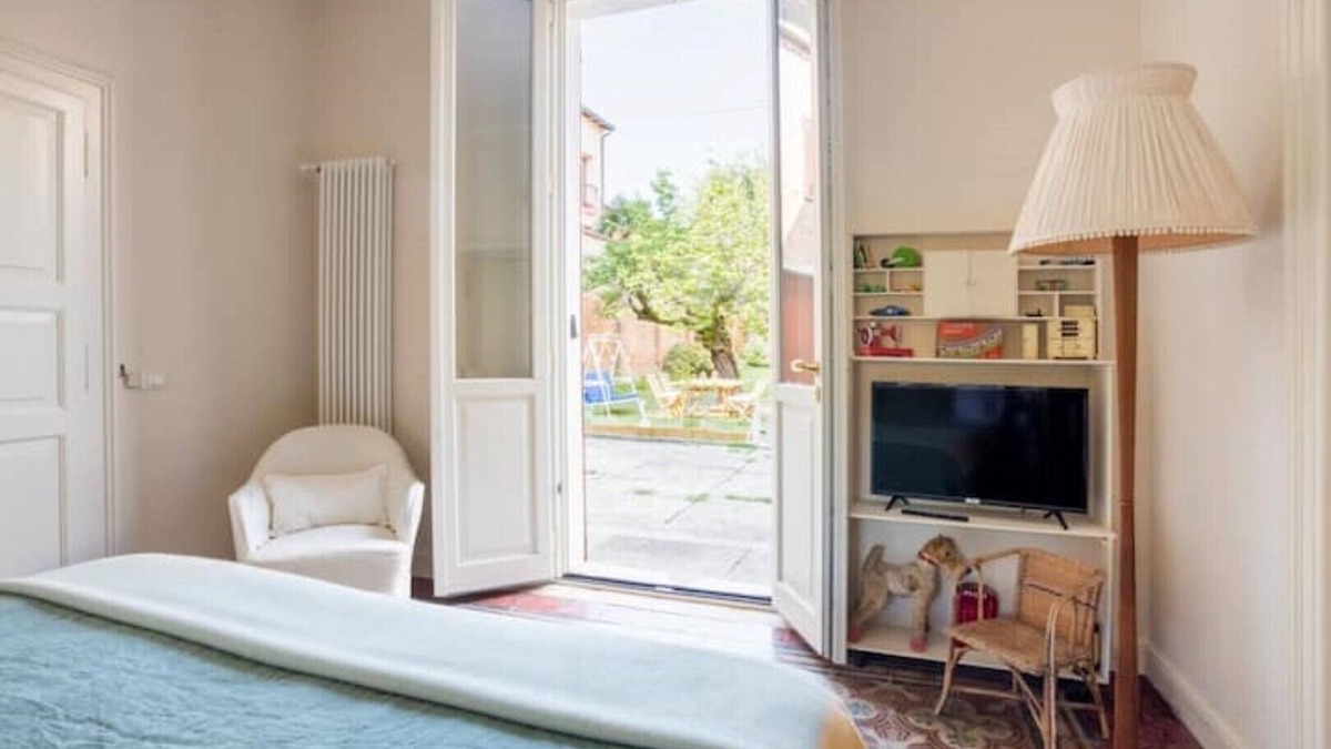 Ferrara Historic Centre Apartment | ROMANTIC ROOM WITH GARDEN VIEW