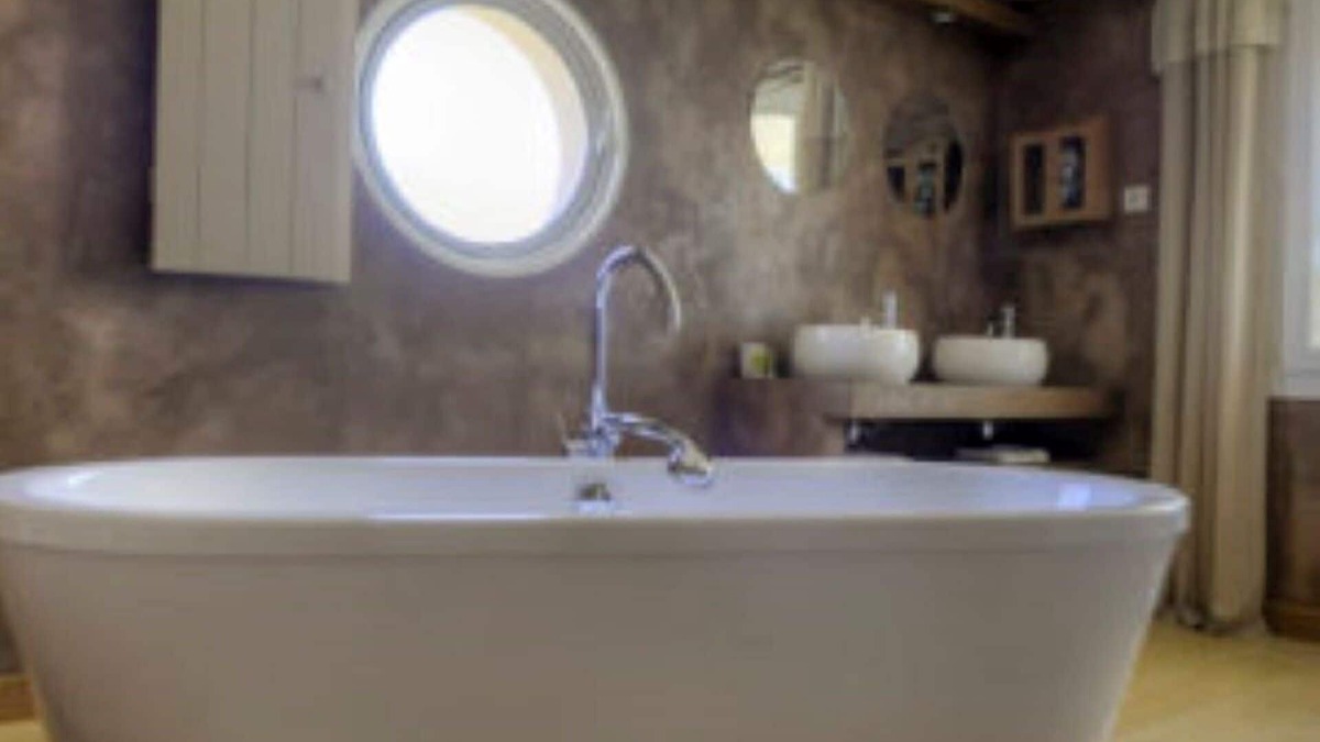 Venelles House | Romantic room with Sainte Victoire view and swimming pool